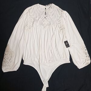 Express Ivory Color Long Sleeve Lace Neckline Body Suit Top Size XL